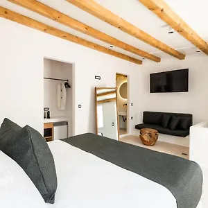 Ryous Mykonos Hotel